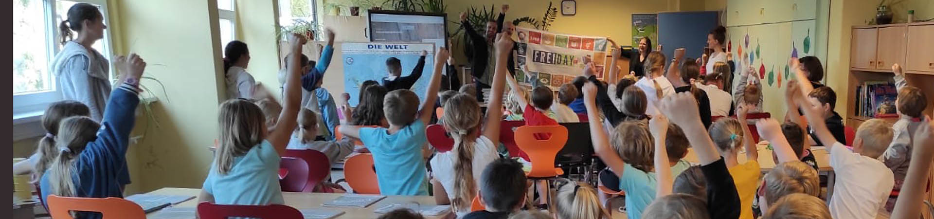 Blick in ein Klassenzimmer der DPFA-Regenbogen-Grundschule Görlitz während des FreiDay.